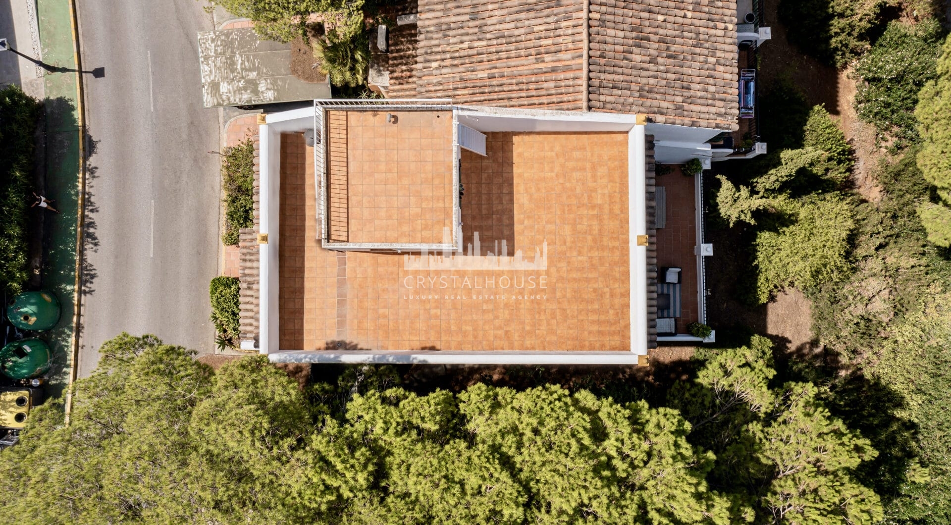 Modern townhouse with beautiful golf views!