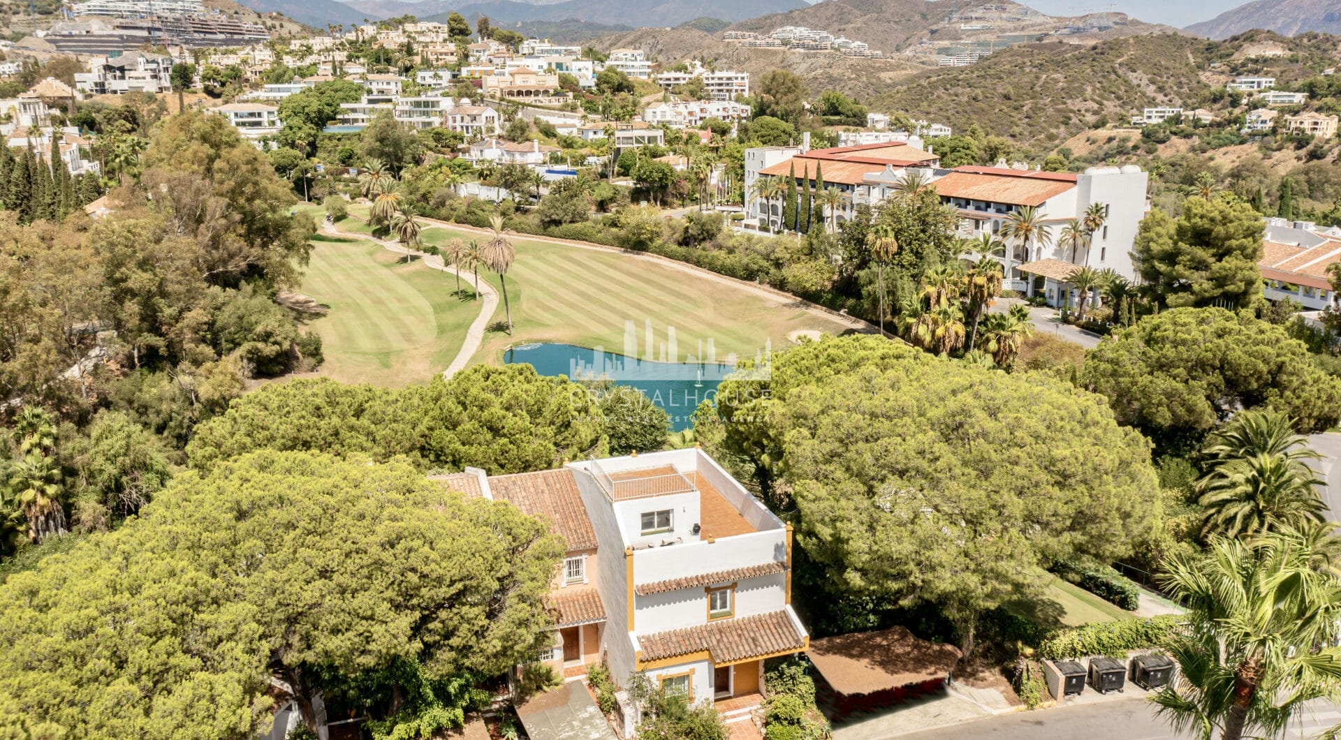 Modern townhouse with beautiful golf views!