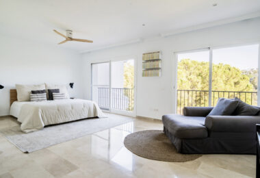Modern townhouse with beautiful golf views!