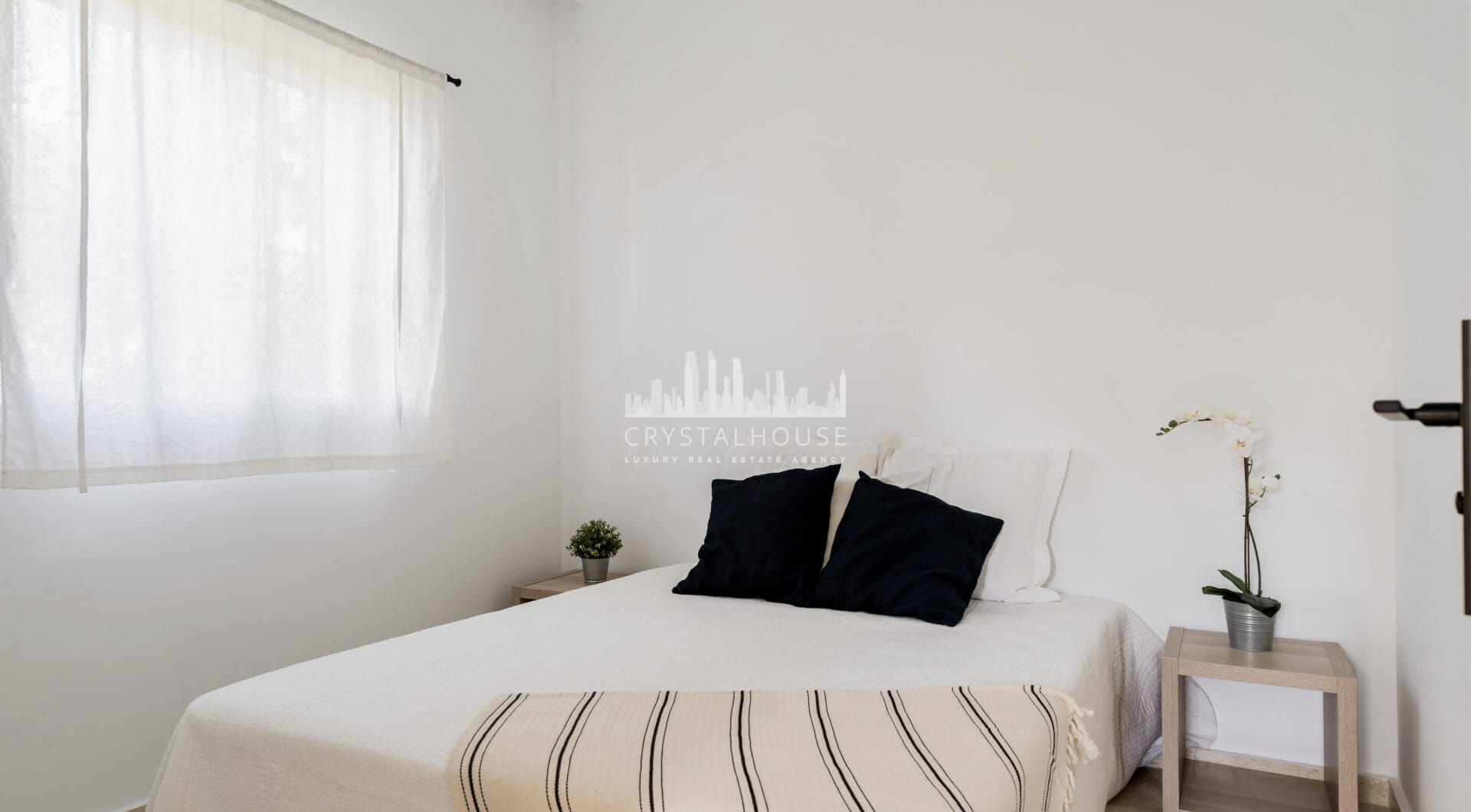 Modern townhouse with beautiful golf views!