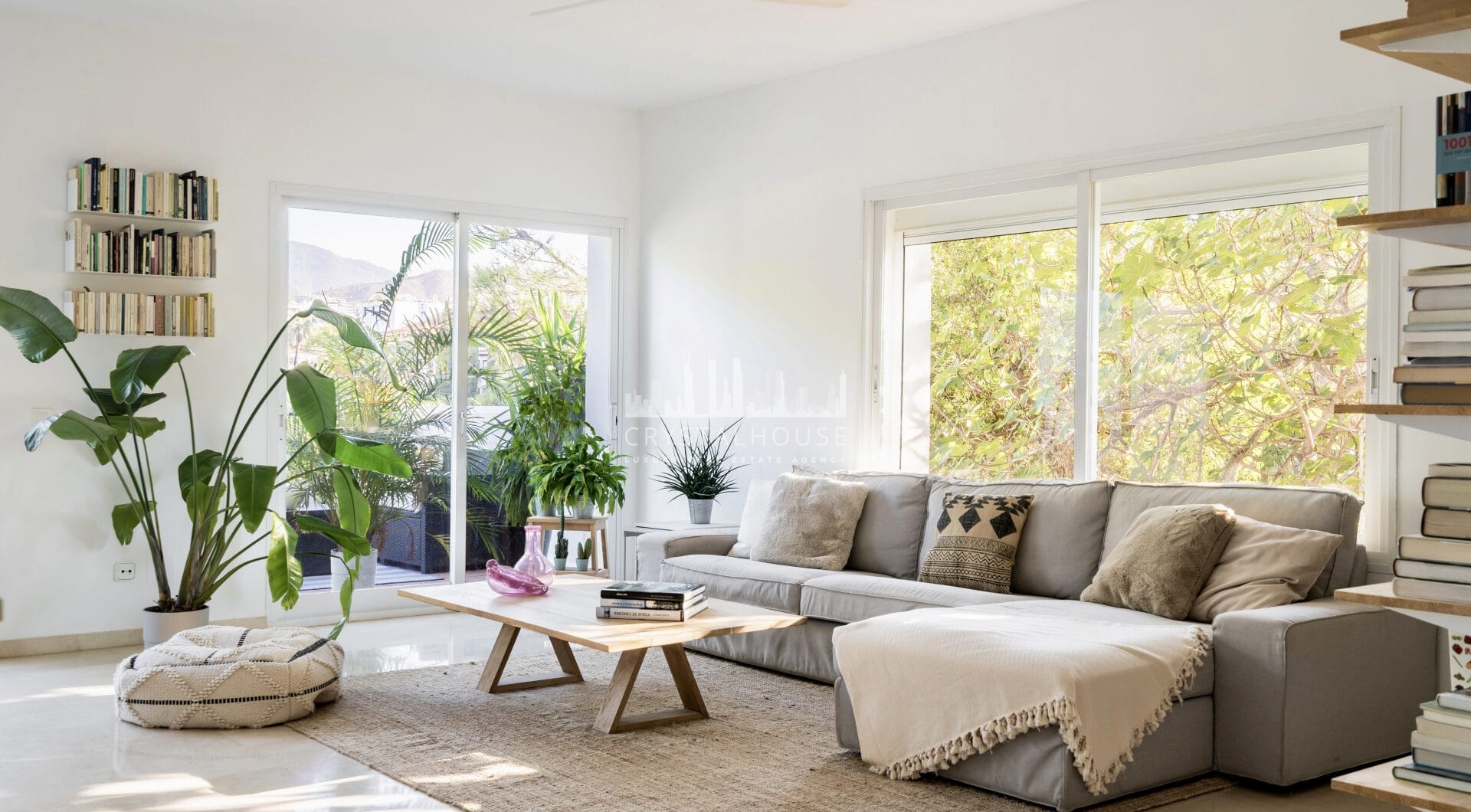 Modern townhouse with beautiful golf views!