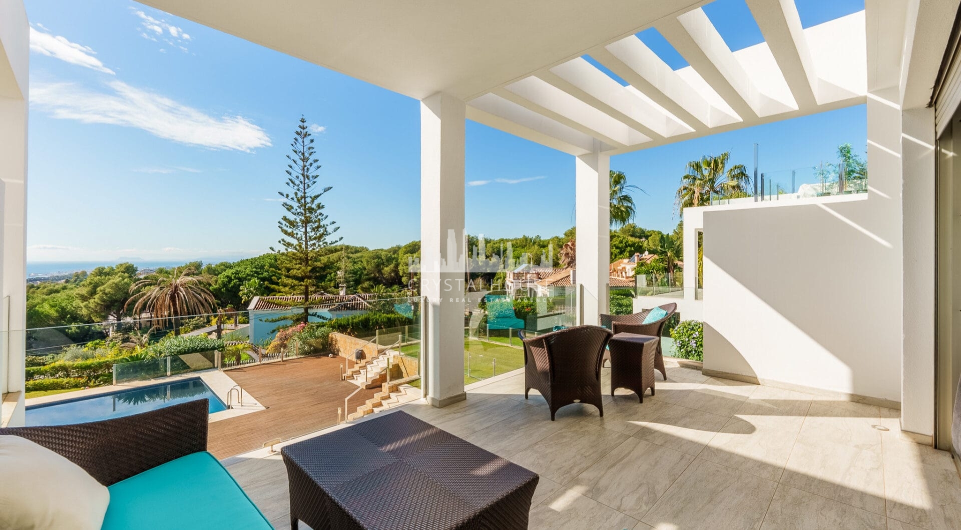 Prime location and fantastic sea views