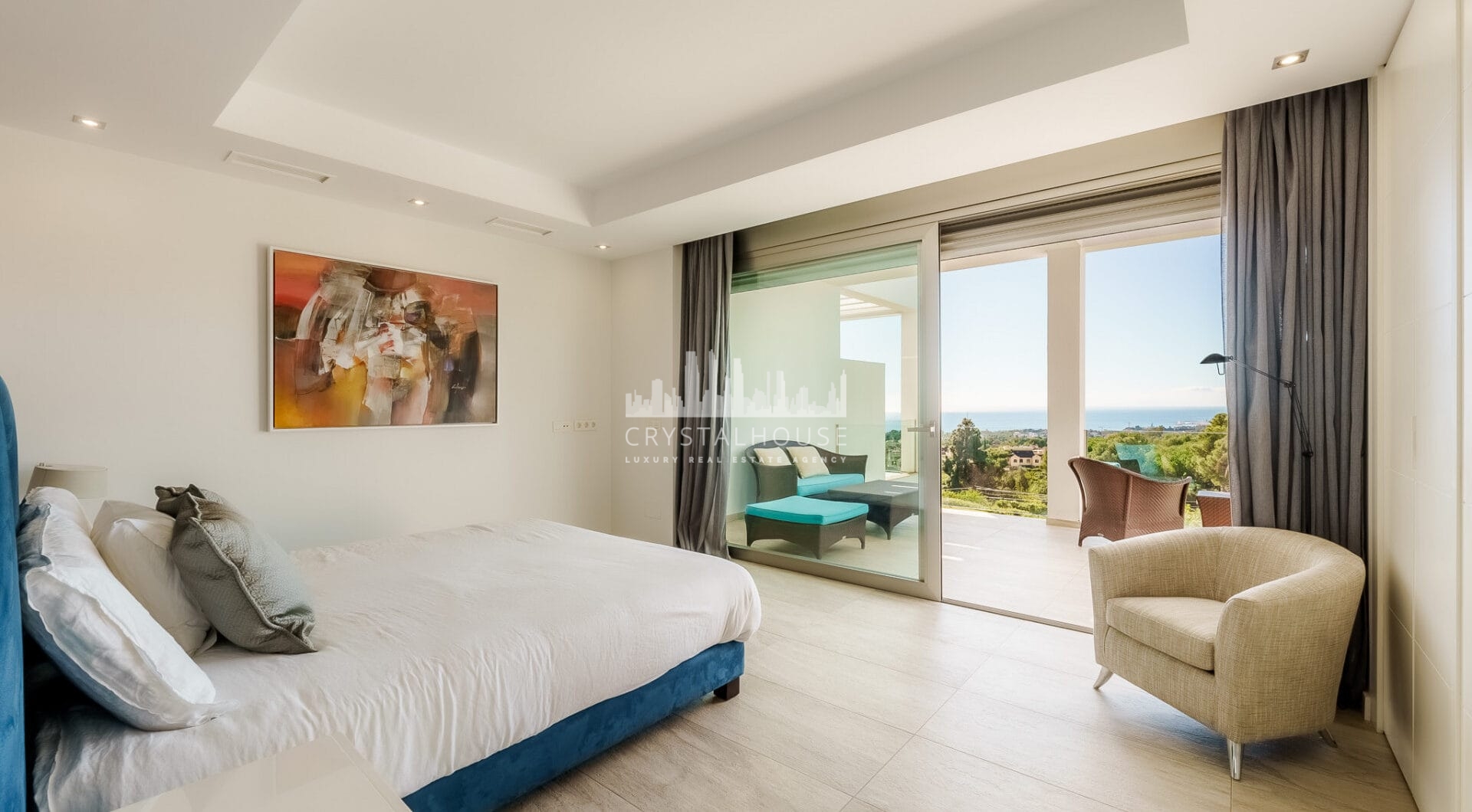 Prime location and fantastic sea views