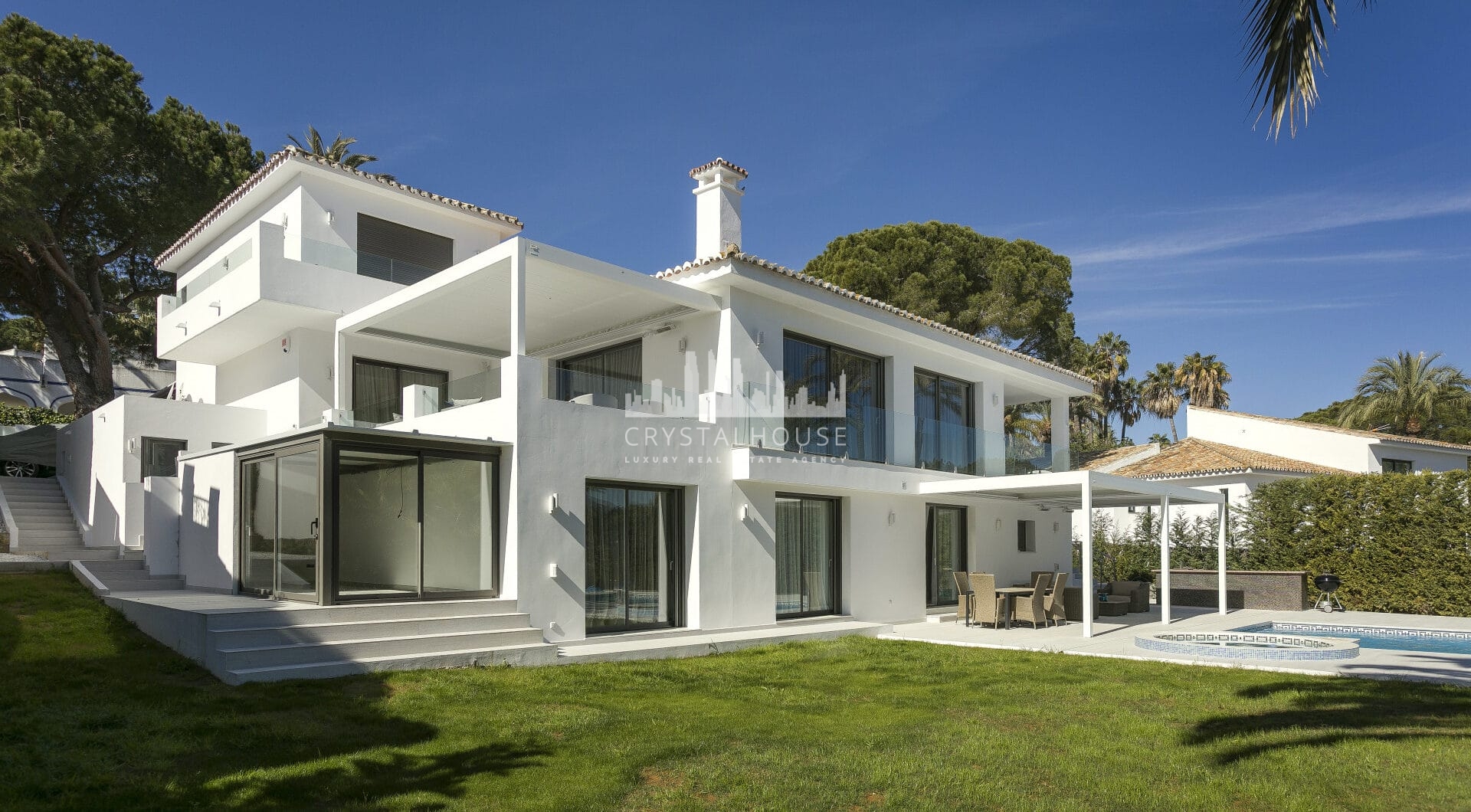 Stunning Villa in Las Brisas, Nueva Andalucía