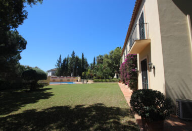 Beautiful detached villa, with many traditional Spanish features located in the prestigious development of Sotogrande.