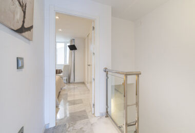 Exquisite 2-Bedroom Ground Floor Duplex in Marbella House – Prime Location Steps from the Beach