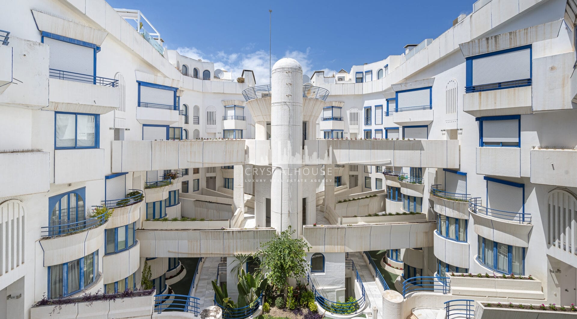 Exquisite 2-Bedroom Ground Floor Duplex in Marbella House – Prime Location Steps from the Beach