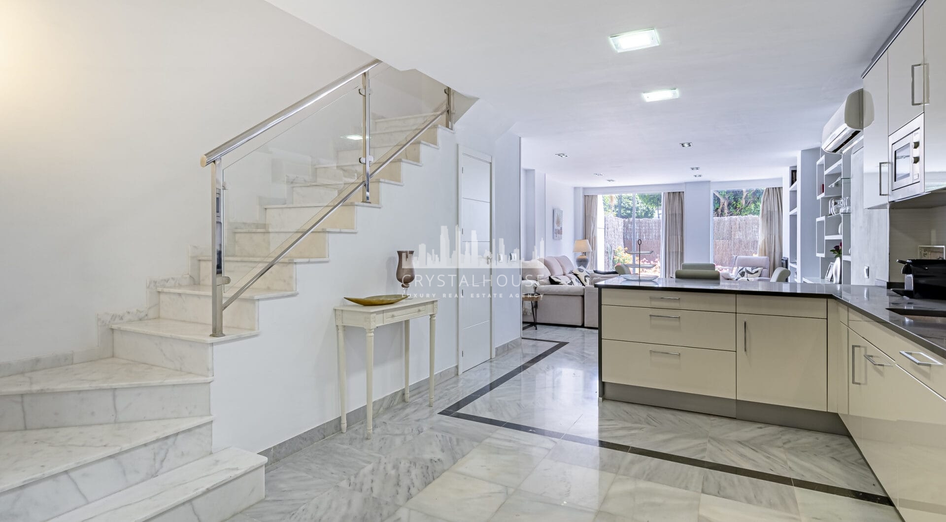Exquisite 2-Bedroom Ground Floor Duplex in Marbella House – Prime Location Steps from the Beach