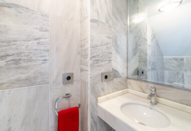 Exquisite 2-Bedroom Ground Floor Duplex in Marbella House – Prime Location Steps from the Beach