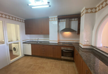 3 bedroom townhouse with sea and mountain views