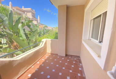 3 bedroom townhouse with sea and mountain views