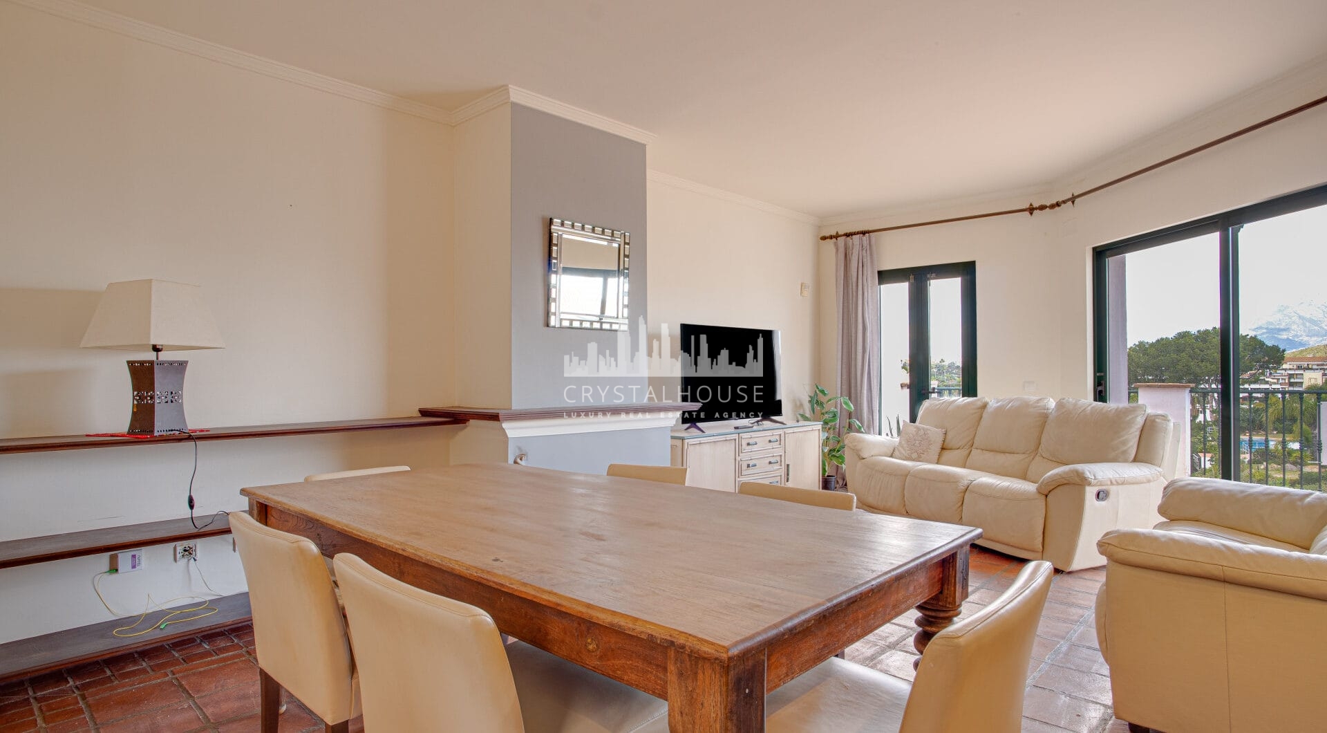 Lovely three-bedroom townhouse in a gated community of Riviera Del Sol