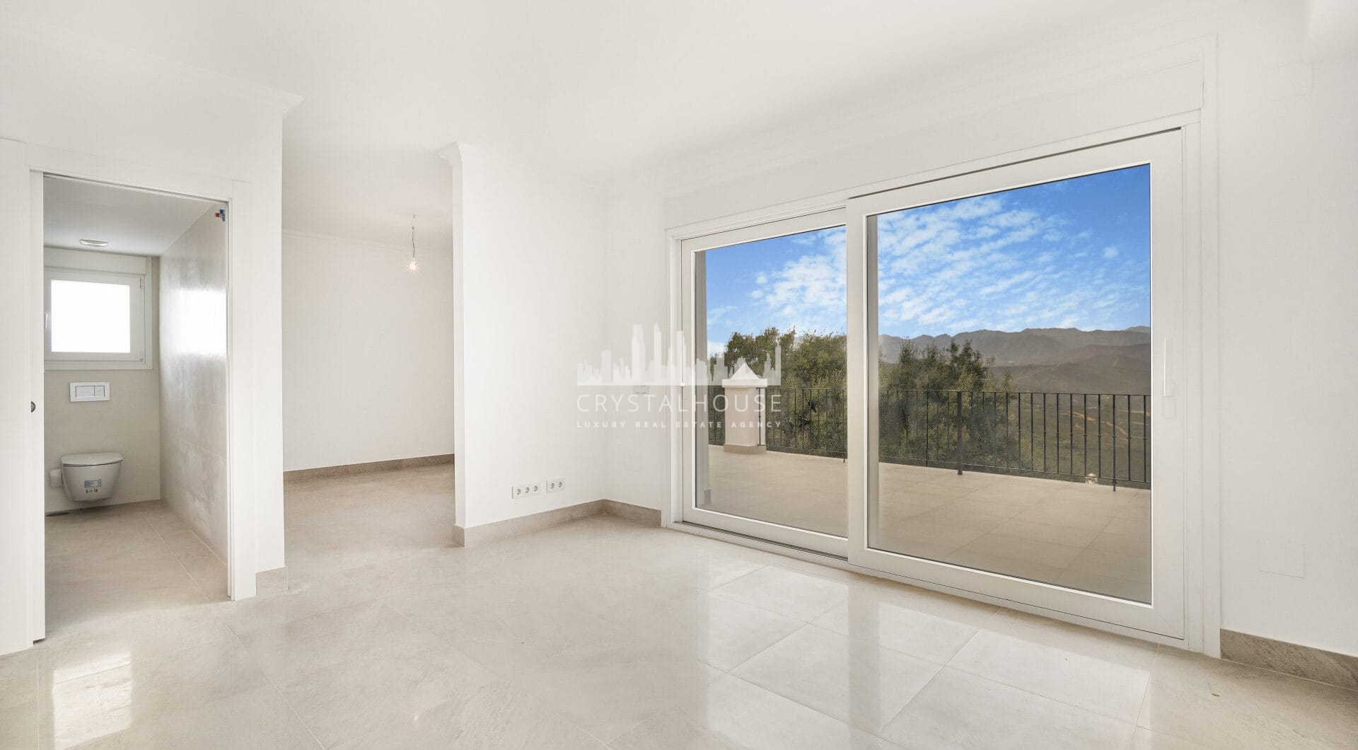 Fantastic three bedroom semi detached villa in a gated community of Monte Elviria, La Mairena