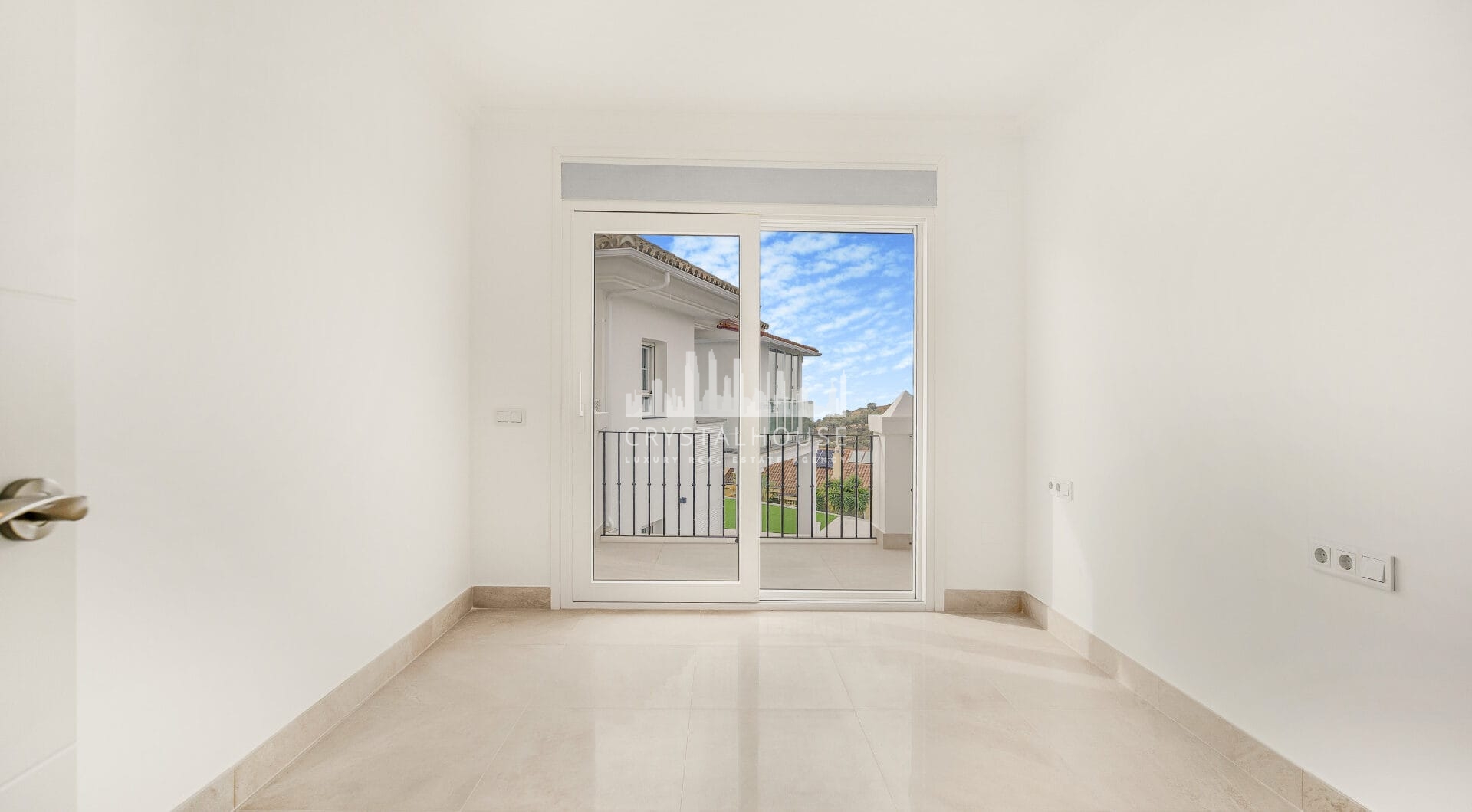Fantastic three bedroom semi detached villa in a gated community of Monte Elviria, La Mairena