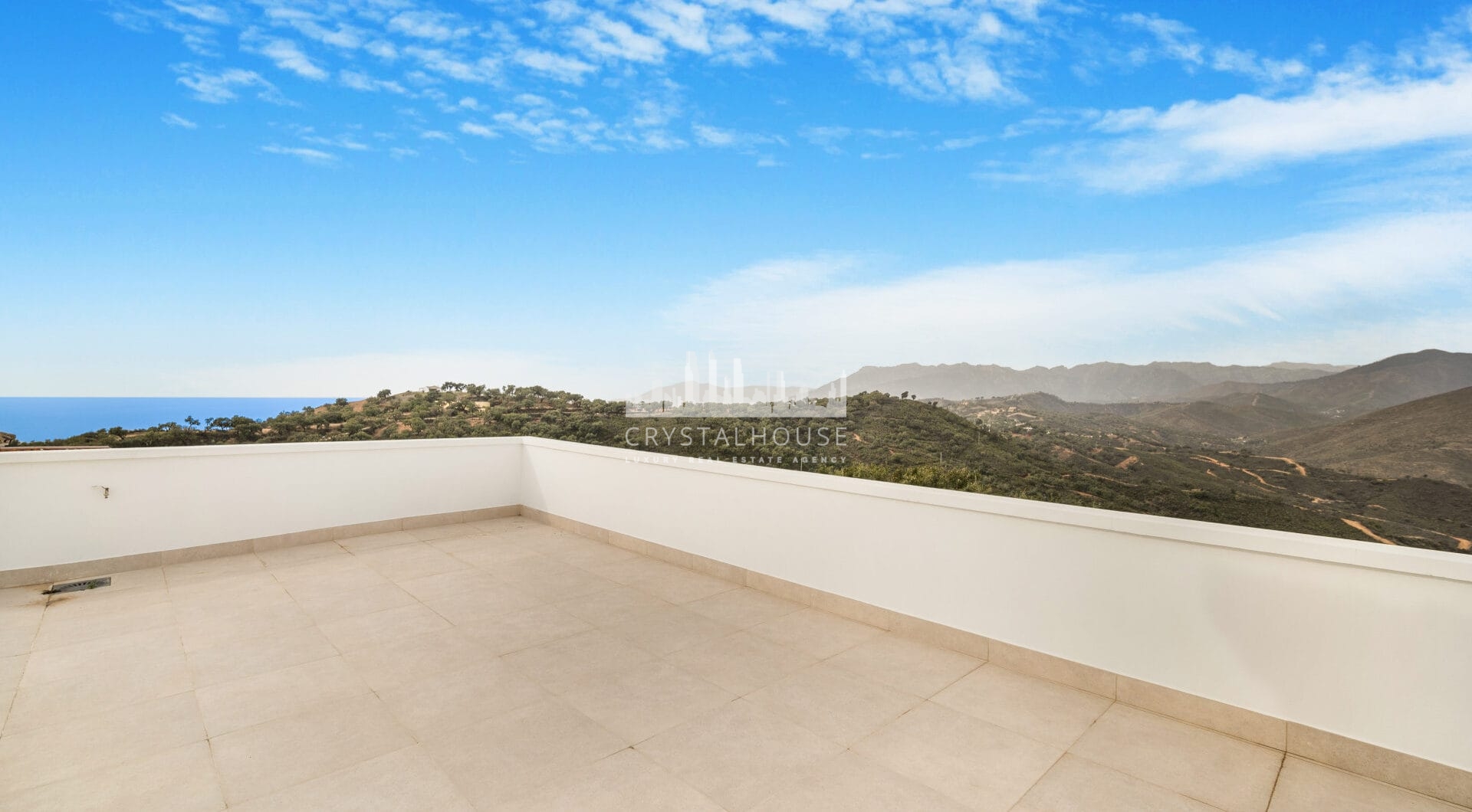 Fantastic three bedroom semi detached villa in a gated community of Monte Elviria, La Mairena