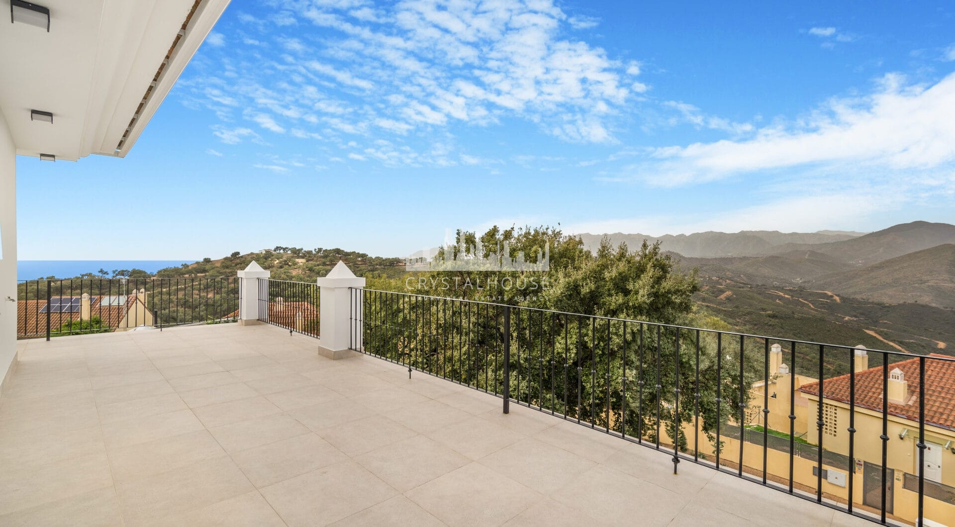 Fantastic three bedroom semi detached villa in a gated community of Monte Elviria, La Mairena
