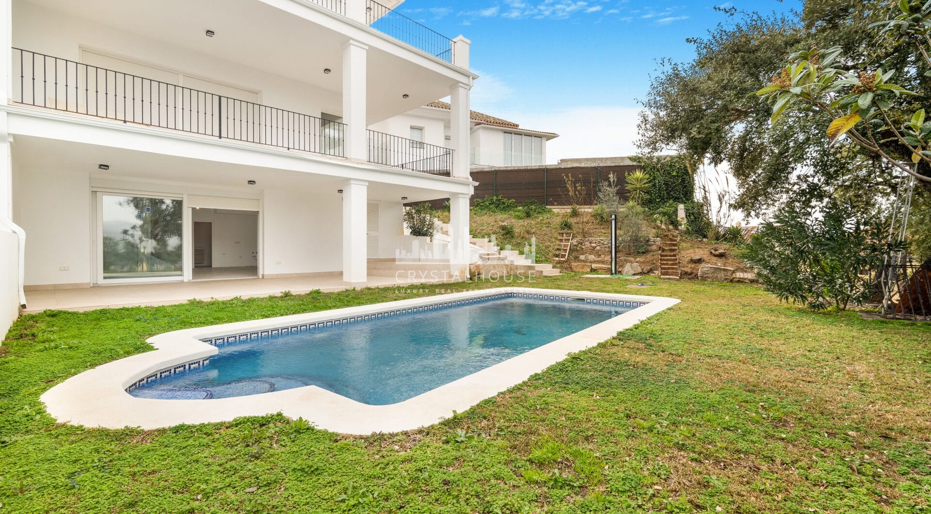 Fantastic three bedroom semi detached villa in a gated community of Monte Elviria, La Mairena