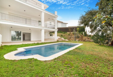 Fantastic three bedroom semi detached villa in a gated community of Monte Elviria, La Mairena