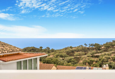 Fantastic three bedroom semi detached villa in a gated community of Monte Elviria, La Mairena