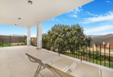 Fantastic three bedroom semi detached villa in a gated community of Monte Elviria, La Mairena