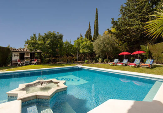 Spacious villa full of character and endless potential in Bel Air, Estepona!