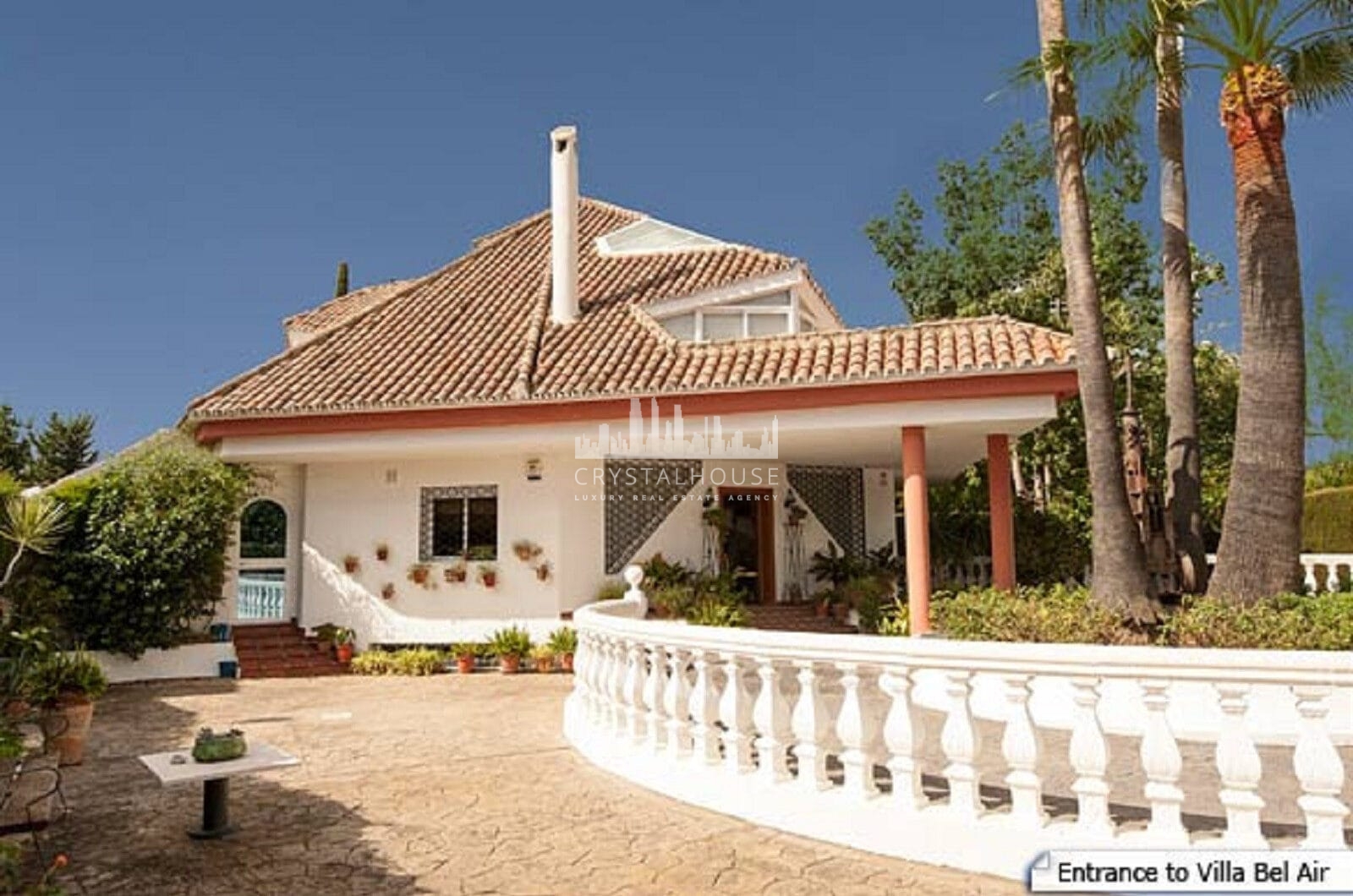 Spacious villa full of character and endless potential in Bel Air, Estepona!