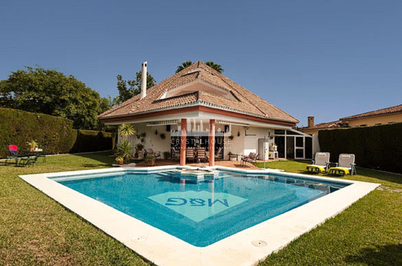 Spacious villa full of character and endless potential in Bel Air, Estepona!