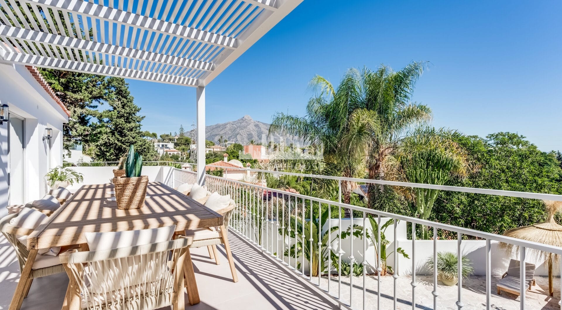 Renovated villa in two levels in Nueva Andalucia