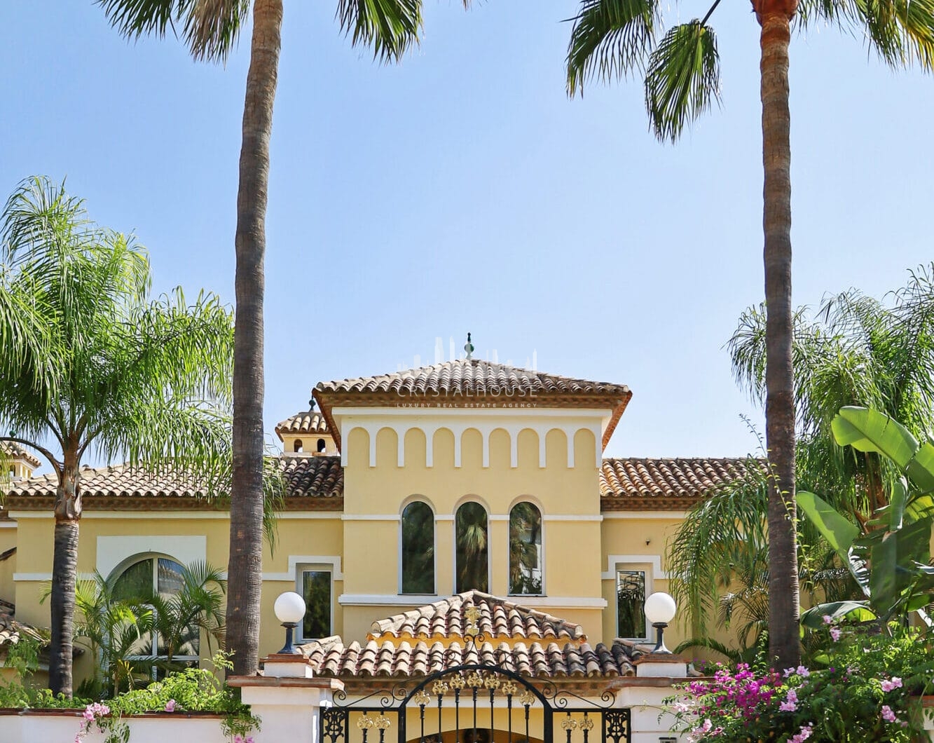 ELEGANT 5-BEDROOM VILLA IN EL PARAISO ALTO, BENAHAVIS