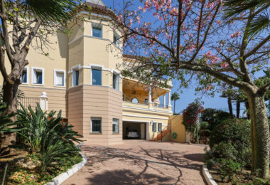 ELEGANT 5-BEDROOM VILLA IN EL PARAISO ALTO, BENAHAVIS