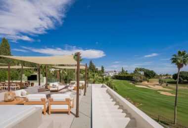 Casa Tesalia Outstanding Frontline Golf Villa in Nueva Andalucía
