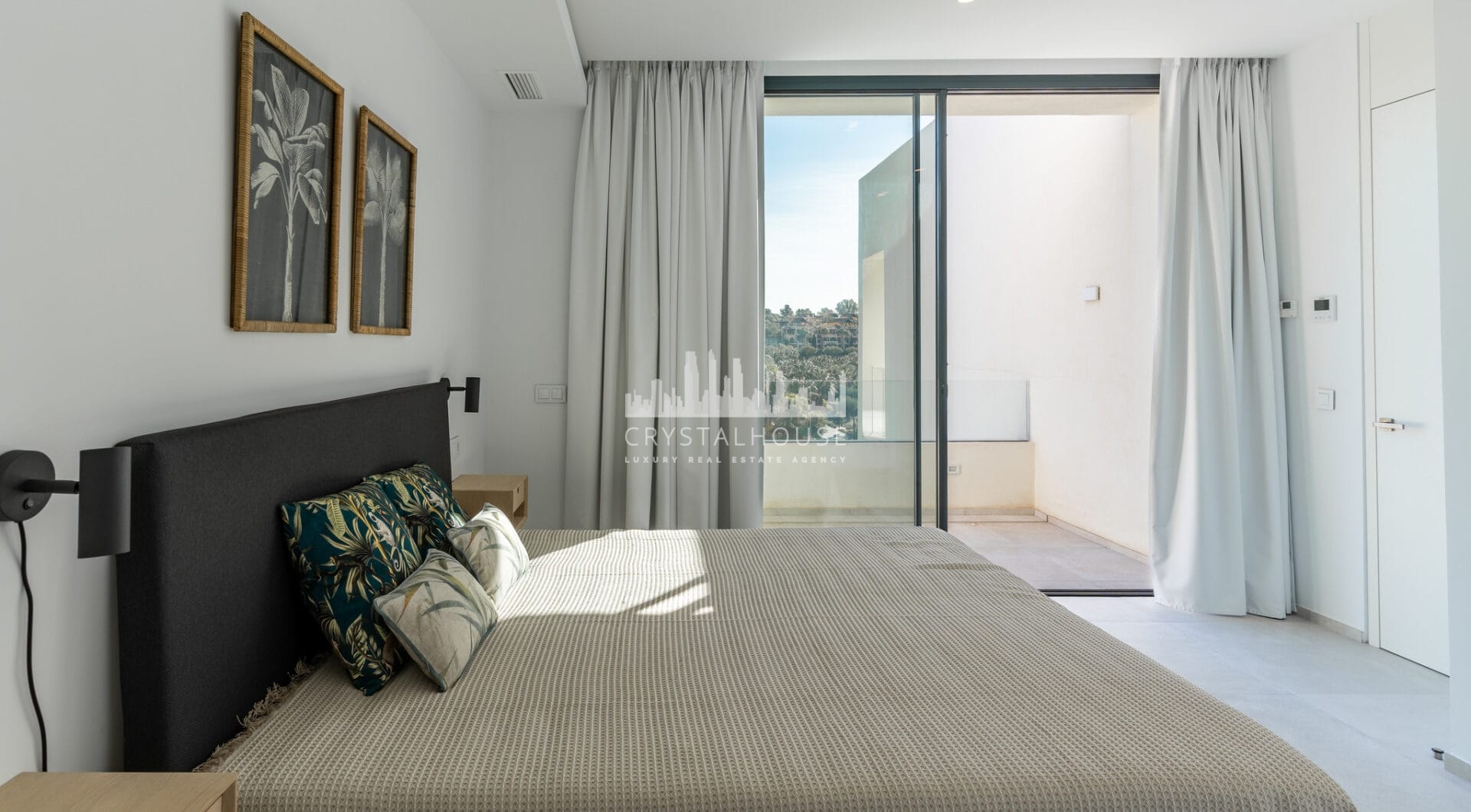 Modern, detached villa for sale in East Estepona, El Paraiso
