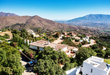 Absolutely epic candle with views to the sea, the valley, and the dawn! In Monte Elviria, Marbella East.