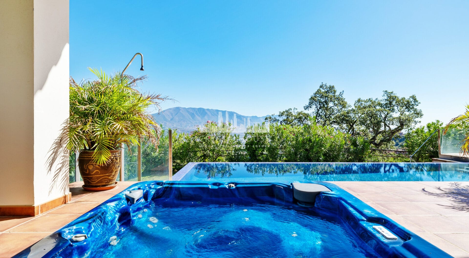 Absolutely epic candle with views to the sea, the valley, and the dawn! In Monte Elviria, Marbella East.