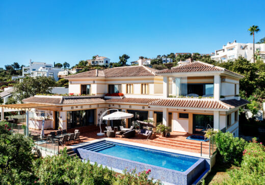 Absolutely epic candle with views to the sea, the valley, and the dawn! In Monte Elviria, Marbella East.