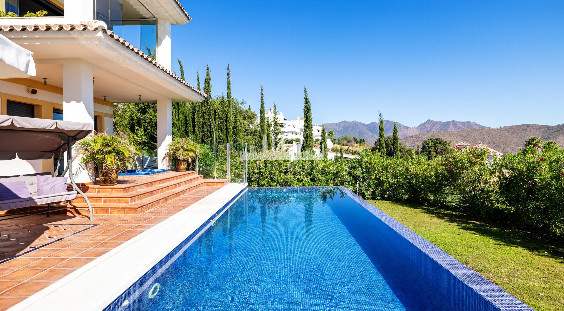 Absolutely epic candle with views to the sea, the valley, and the dawn! In Monte Elviria, Marbella East.
