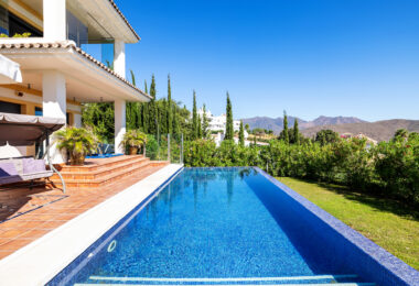 Absolutely epic candle with views to the sea, the valley, and the dawn! In Monte Elviria, Marbella East.