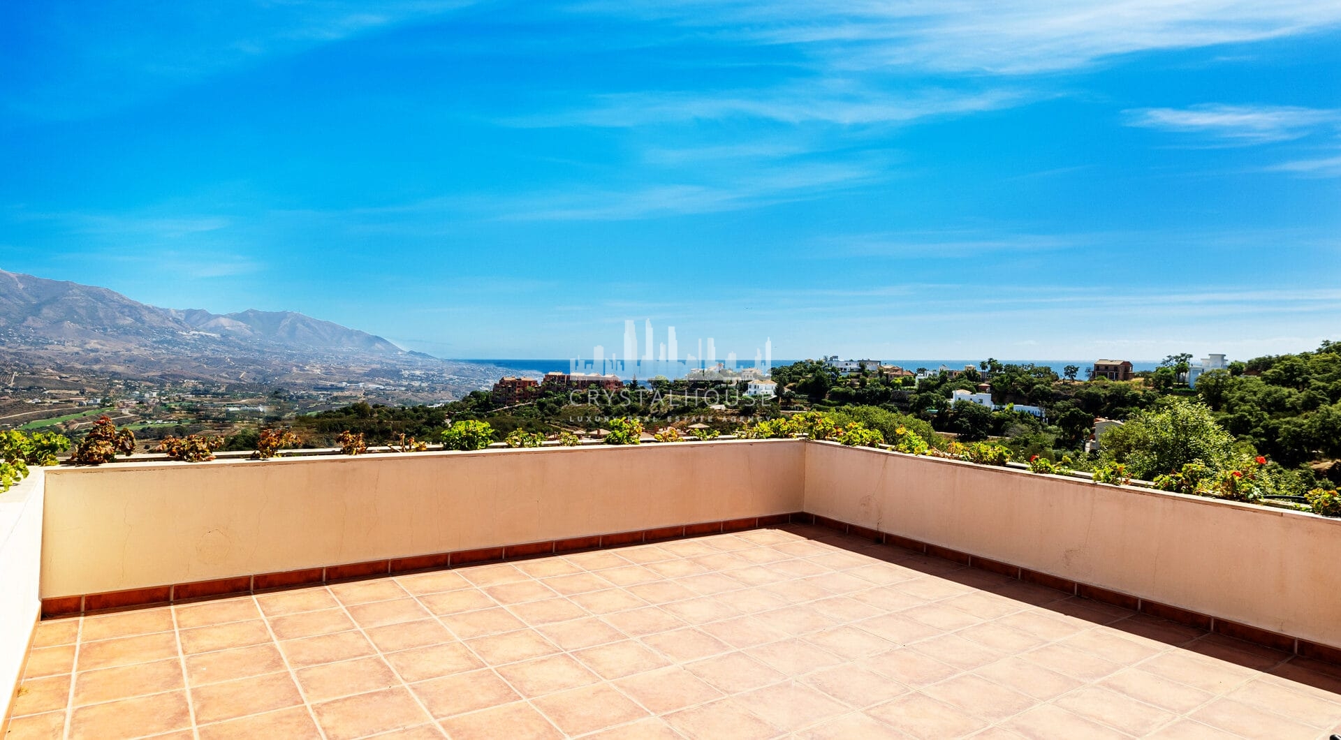 Absolutely epic candle with views to the sea, the valley, and the dawn! In Monte Elviria, Marbella East.