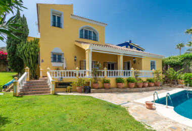 Luxury 3-Bedroom House with Private Pool in Manilva, Malaga