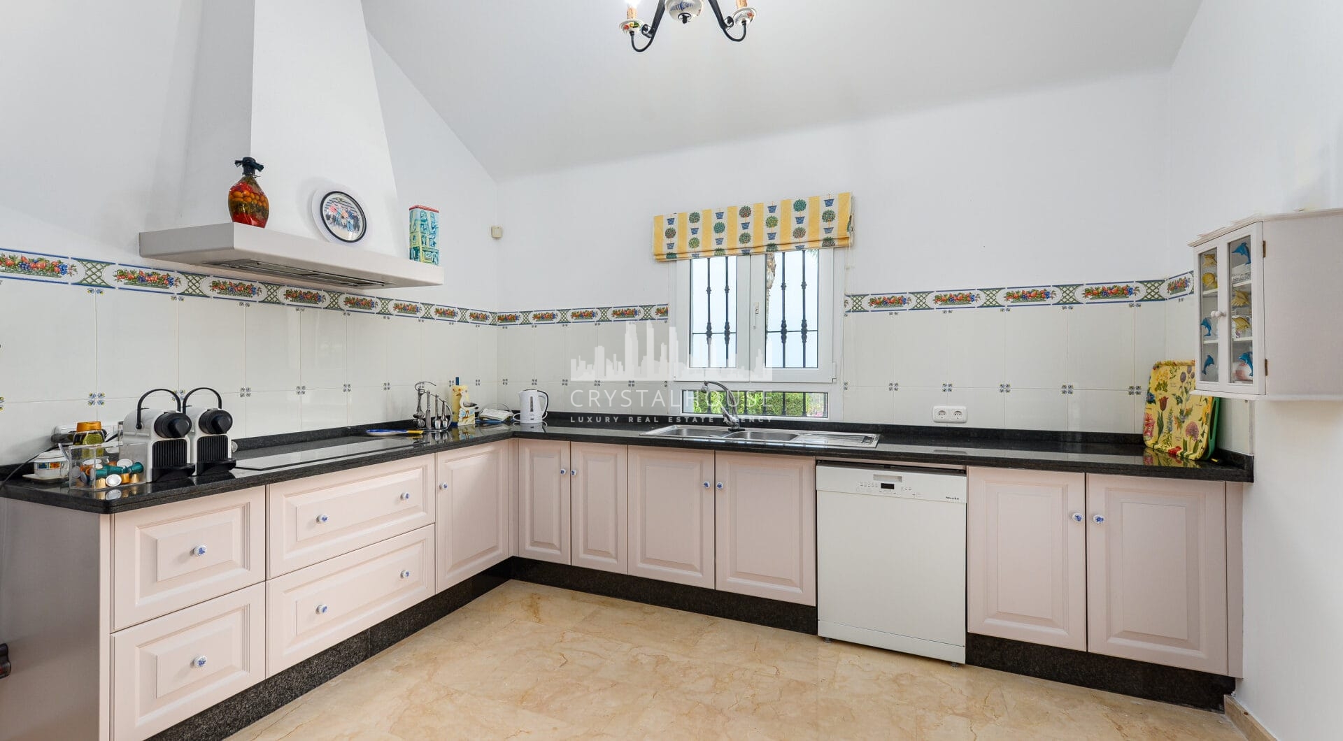 Luxury 3-Bedroom House with Private Pool in Manilva, Malaga