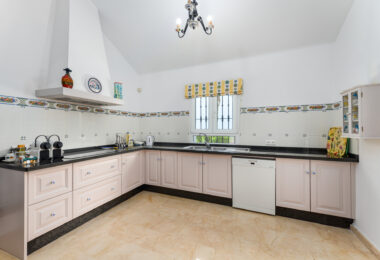 Luxury 3-Bedroom House with Private Pool in Manilva, Malaga