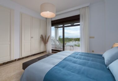 Estepona Villas For Sale next To Golf. Azata Golf Villas is a complex composed of 45 detached and semi-detached villas in a unique location, surrounded by lakes and greens in the middle of Azata Golf course.
