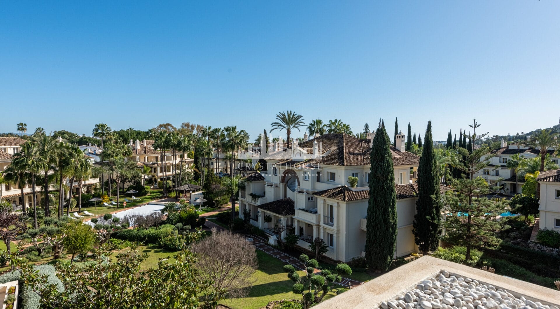 Luxury Penthouse in Las Alamandas, Nueva Andalucía – The Perfect Blend of Elegance and Convenience