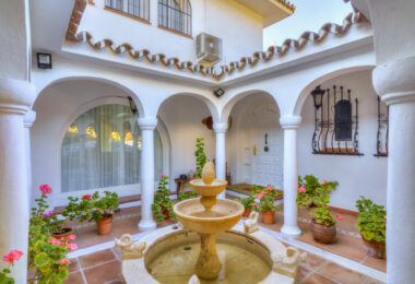 Wonderful six bedroom, south facing villa in the residential area Rocio de Nagueles, Marbella with guest apartment
