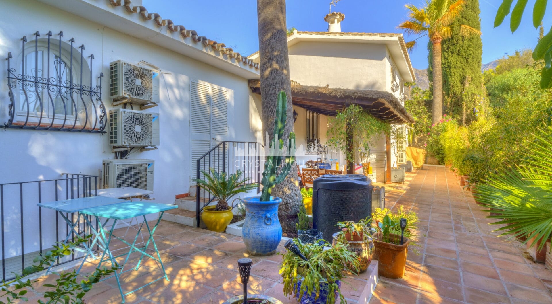 Wonderful six bedroom, south facing villa in the residential area Rocio de Nagueles, Marbella with guest apartment