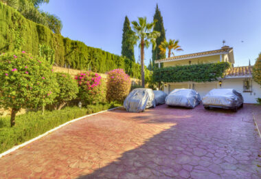 Wonderful six bedroom, south facing villa in the residential area Rocio de Nagueles, Marbella with guest apartment