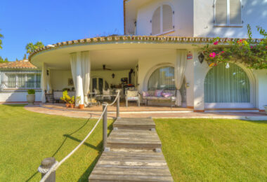 Wonderful six bedroom, south facing villa in the residential area Rocio de Nagueles, Marbella with guest apartment