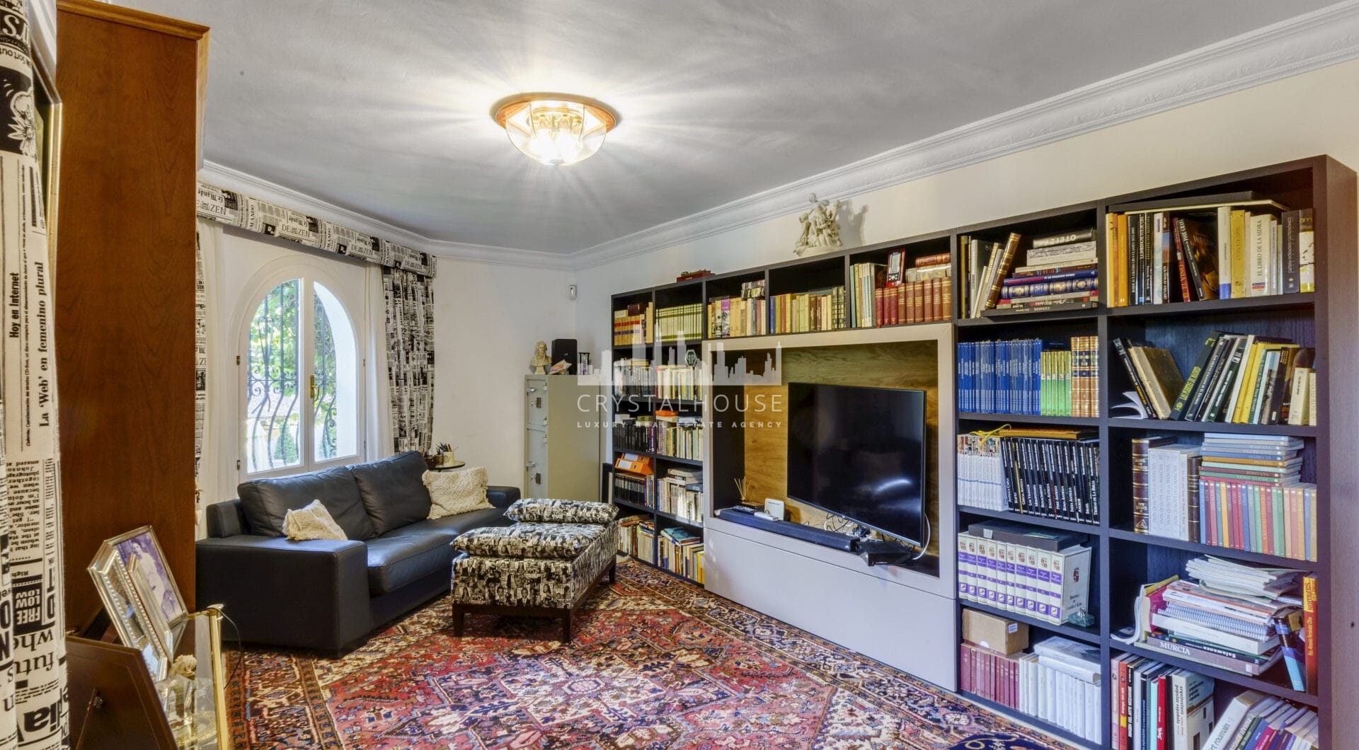 Wonderful six bedroom, south facing villa in the residential area Rocio de Nagueles, Marbella with guest apartment