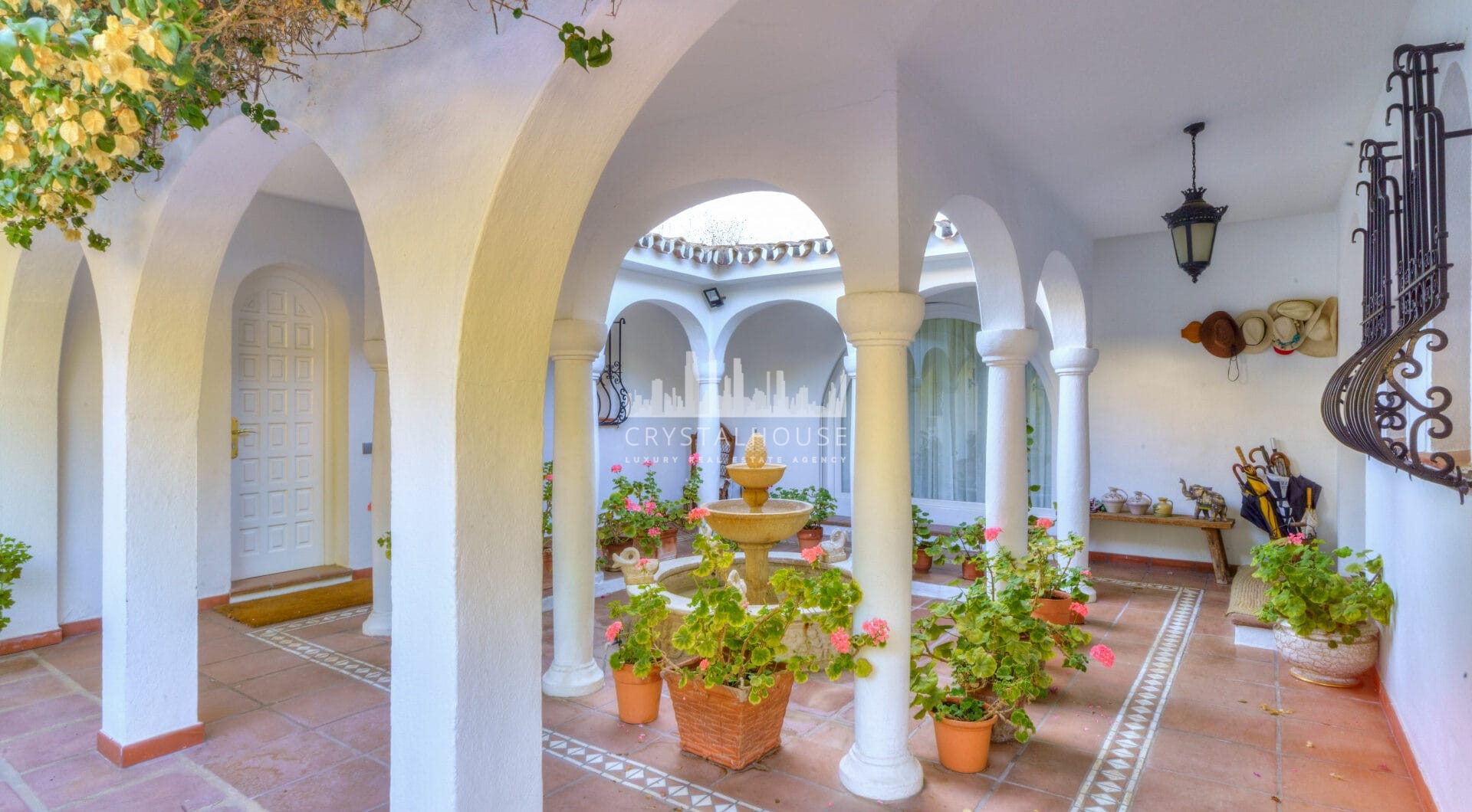 Wonderful six bedroom, south facing villa in the residential area Rocio de Nagueles, Marbella with guest apartment