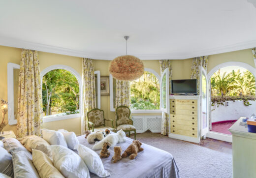 Wonderful six bedroom, south facing villa in the residential area Rocio de Nagueles, Marbella with guest apartment